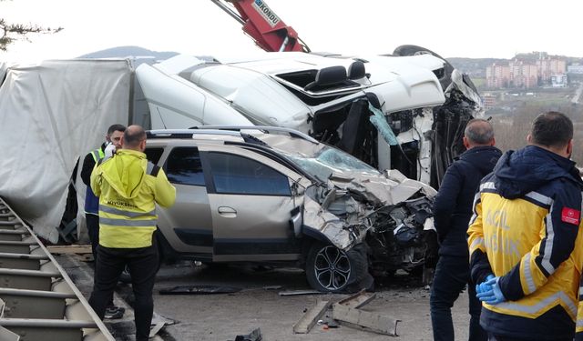 Tır karşı şeride geçti: 1 ölü, 3 yaralı