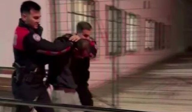 Tartıştığı arkadaşını tabancayla vurdu