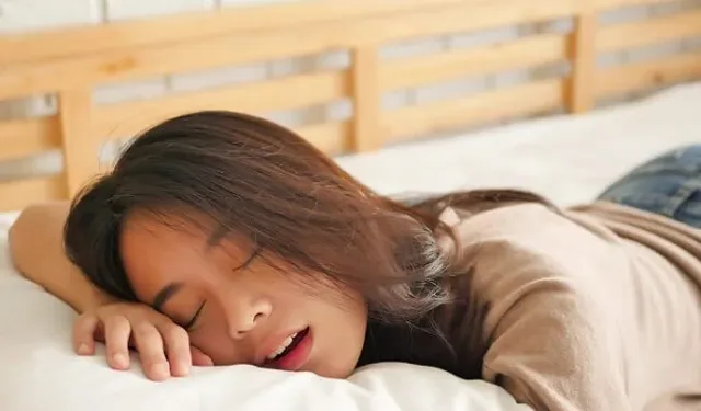 Ağzı Açık Uyurken Uyumanın Zararları Nelerdir?