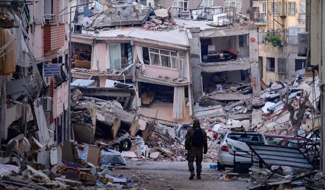 SON DAKİKA| Balıkesir'de peş peşe sarsan depremler meydana geldi!