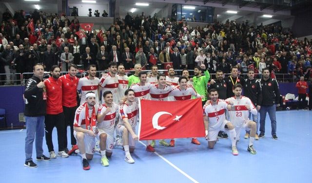 A Milli Erkek Hentbol Takımı Avrupa Şampiyonası'nda gruplara yükseldi