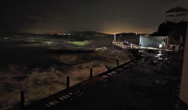 Kuşadası’nda İskele Faciası! Denize Düşen 3 İşçiden 1’i Hayatını Kaybetti