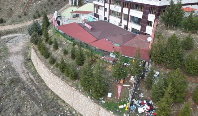 Babasını öldürerek havuz deposuna gömdü