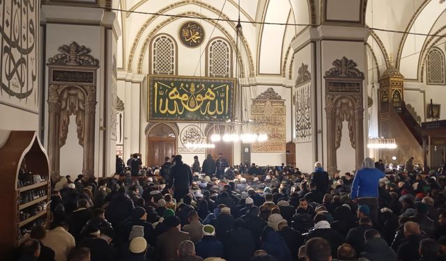 Bursa Ulu Cami'nin Şifrelerini Biliyor musunuz? Ulucami Duvarlarındaki 192 Hat Yazısının Gizemli Anlamları