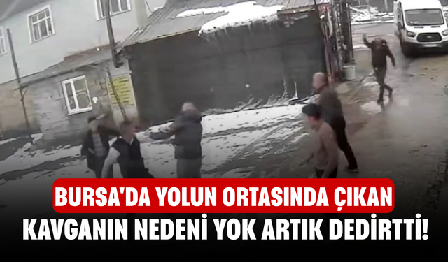 Bursa'da yolun ortasında çıkan kavganın nedeni yok artık dedirtti!