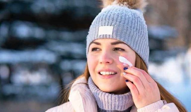 Kışın Cilt Alarm Veriyor! Soğuk Hava Cildi Neden Yıpratıyor, Nasıl Korunur?