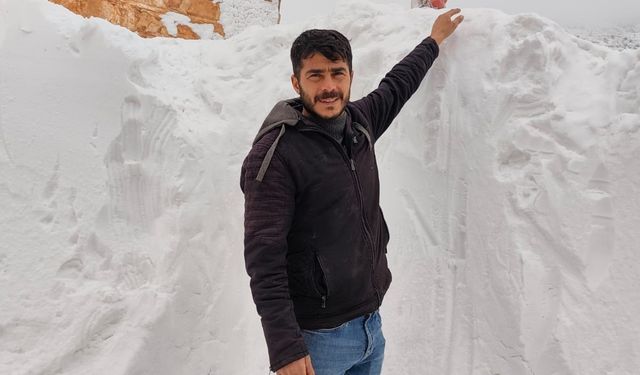 Gercüş'te kar, arabaların boyunu geçti