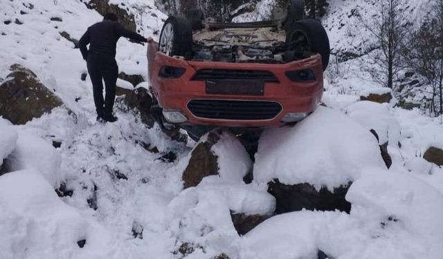 Gümüşhane Kürtün’de Kamyonet Dereye Yuvarlandı! 1’i Ağır 5 Yaralı