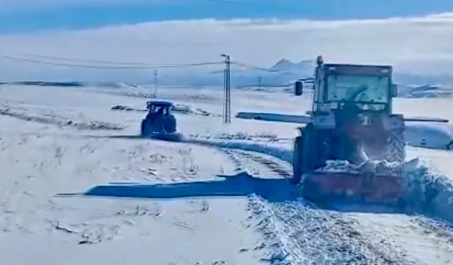 'Her şeyi devletten beklememek lazım' diyerek, köy yolunu traktörle açtılar