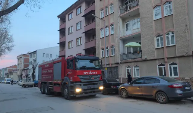 İnegöl'de 6 katlı binanın çatısında yangın