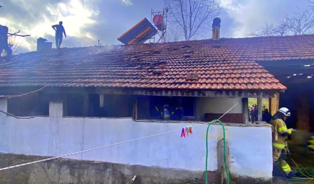 İnegöl'de yalnız yaşayan adamın evi küle döndü
