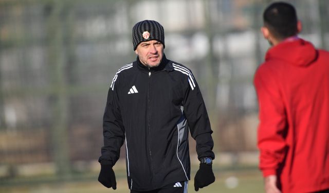 İnegölspor Teknik Direktörü İsmail Güldüren’den Karaman FK Maçı Öncesi Açıklamalar