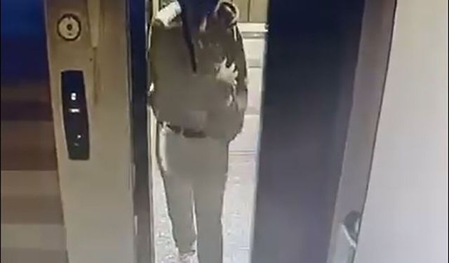 Apartmana giren şüpheli asansöre idrarını yaptı, damdaki kuşları çaldı
