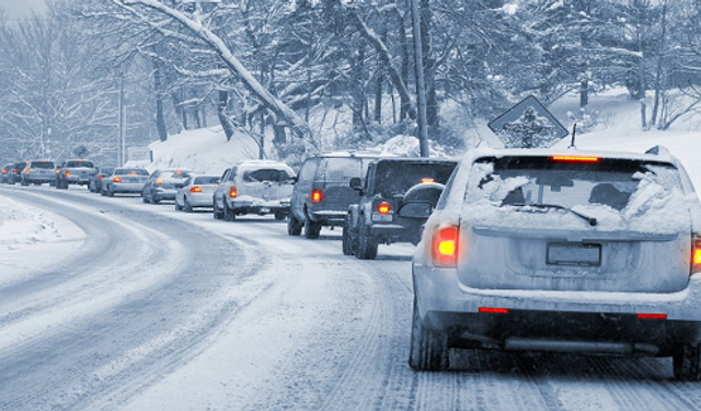 Karlı Yollarda Büyük Hata! Lastik Basıncını Düşürmek Çözüm Değil