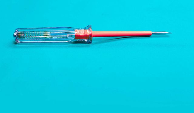 Kontrol Kalemi Nedir, Ne İşe Yarar?  Kontrol Kalemi Prize Sokulur mu, Elektrik Çarpar mı??