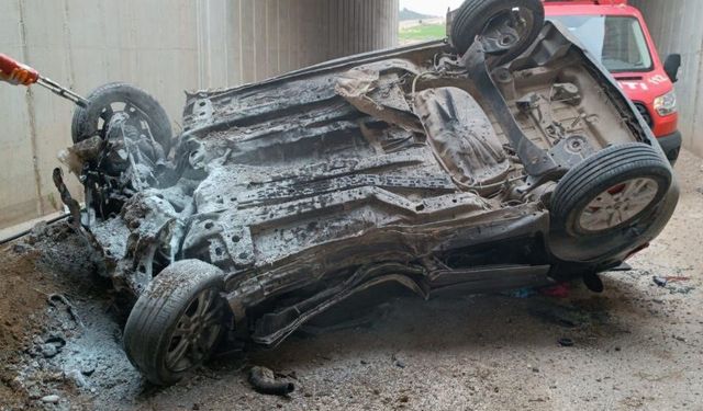 Mersin’de Otoyol Köprüsünden Düşen Araçta 2 Kişi Hayatını Kaybetti, 3 Yaralı