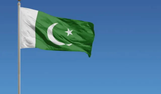 Pakistan'da işçi otobüsüne bombalı saldırı: 1 ölü, 8 yaralı