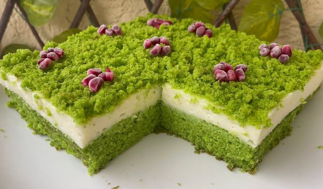 RENGİYLE ŞAŞIRTIYOR, TADINA BAKAN BAYILIYOR! ISPANAKLI PASTA TARİFİ