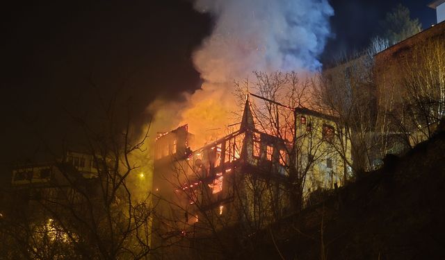 Safranbolu'da 200 yılık tarihi konak alevlere teslim oldu