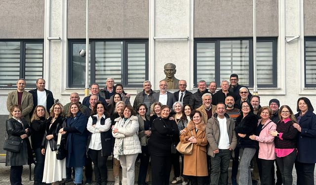 İnegöl Lisesi Mezunları Yıllar Sonra Aynı Çatıda Buluştu