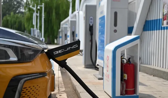 Almanya’dan Elektrikli Otomobillerde 1000 Volt Atağı! Şarj Süreleri Tarih Mi Oluyor?