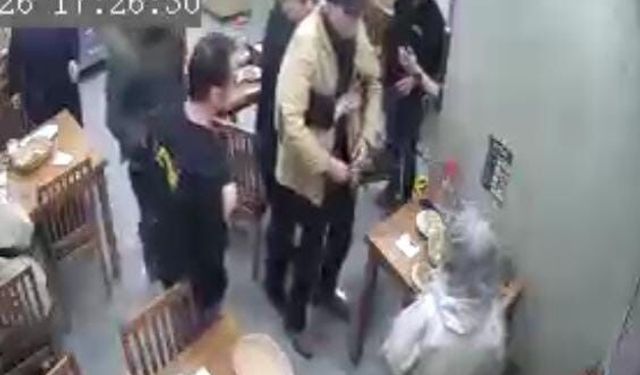 Bursa'da boğazına lokma kaçan vatandaşı komiser kurtardı!