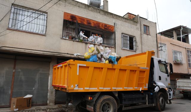 Çöp evden 115 bin lira ve ruhsatsız silah çıktı