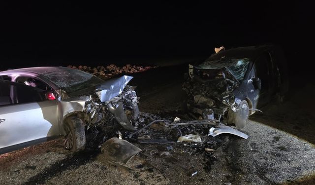 Diyarbakır'da iki otomobilin çarpıştığı kazada ölü sayısı 5'e yükseldi
