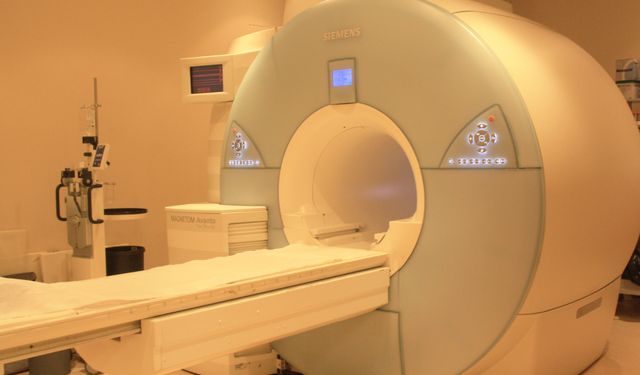 MR Sonuçları Günlerce Beklenmeyecek! Saniyeler İçinde Tanı Koyabilen Yapay Zekâ Sağlıkta Yeni Bir Dönem Mi Başlatıyor?