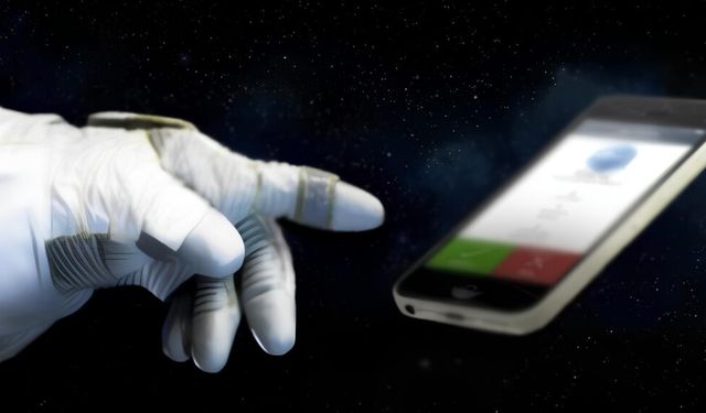 NASA’dan Dikkat Çeken Karar! Astronotlar Ay Görevlerinde Kendi Telefonlarını Kullanabilecek
