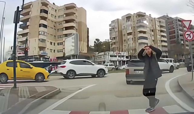 Bursa'da trafikte kameraya yansıyan küçük jest!