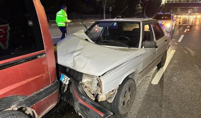 Uşak'ta 4 araçlı zincirleme kazada 6 kişi yaralandı