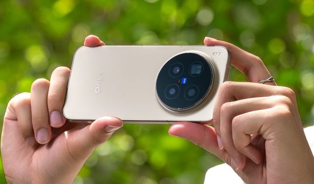 Vivo X300 Ultra Gerçekten Telefon Dünyasını Altüst Edecek Mi, Çift 200 MP Kamera ve Dev Batarya Neler Vadediyor?