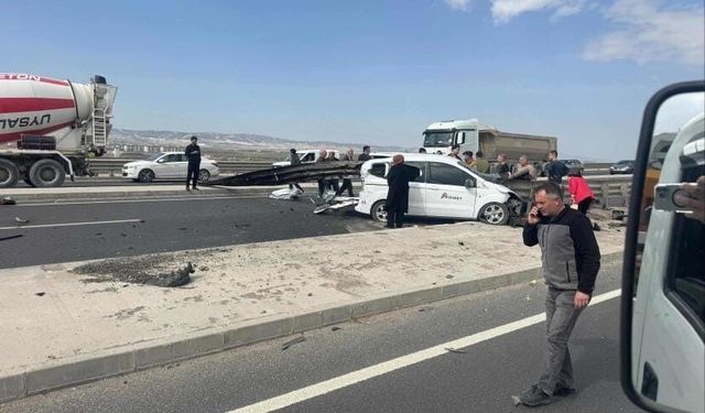 Ankara’da bariyer aracı deldi: Sürücü yaralandı