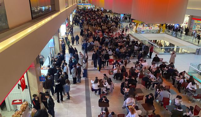 Bursa'da bayramın adresi AVM'ler oldu