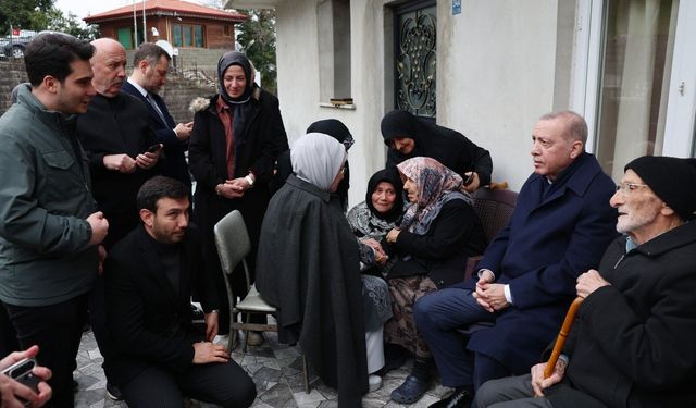 Cumhurbaşkanı Erdoğan, Rize’de komşularıyla bayramlaştı