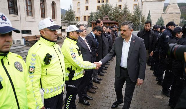 Bakan Çiftçi, Kızılcahamam’da emniyet mensuplarıyla bayramlaştı