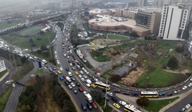 Altın fiyatları geriledi, Kuyumcukent’te izdiham oluştu: Gram altın kalmadı