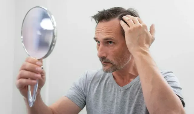 Aynaya Bakınca Saçlarınız Azalıyor Mu? Farkında Olmadan Yaptığınız Bu Hatalar Saçlarınızı Tek Tek Döküyor Olabilir!