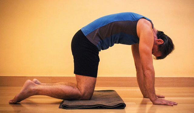 Bel Ağrısından Kurtulmanın Yolu Bu Egzersizler Mi? Evde Yapabileceğiniz Hareketler Gerçekten İşe Yarıyor Mu?