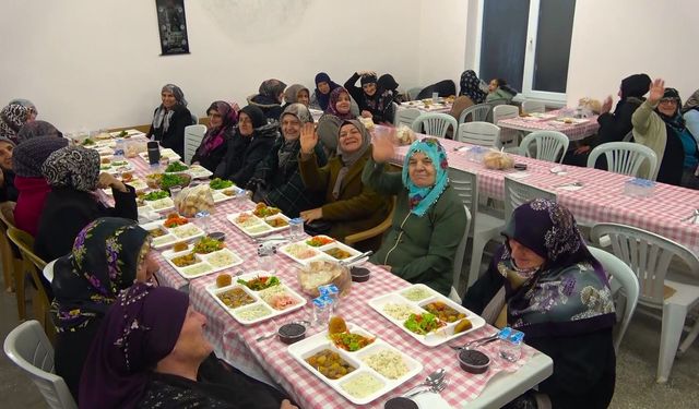 Bu köyde Ramazan boyunca yemeklere kadın eli değmiyor