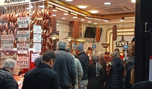 Bursa’da Bayram Mesaisi Erken Başladı: Kasaplarda 'Ramazan' Yoğunluğu