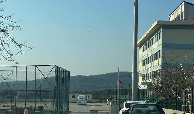 Çanakkale'de lise öğrencisi okulun 3. katından atlayarak hayatını kaybetti