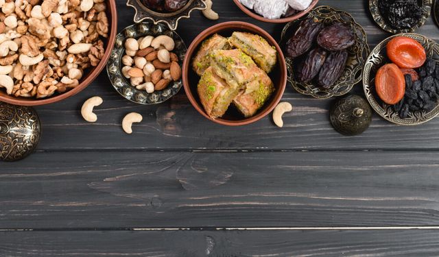 İftar Sofrasında Porsiyon Kontrolü Nasıl Yapılır? İftar Sofrasında Kontrolü Ele Almanın 6 Yolu