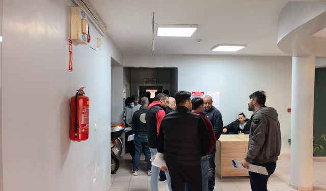 İnegöl'de APP plaka denetimi sonrası kuyruk oluştu