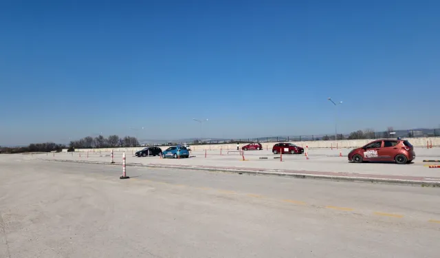 İnegöl’de sürücü adayları yeni alanda eğitim alıyor