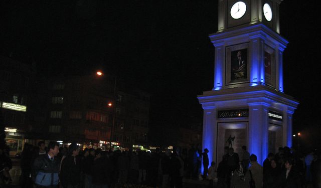 İnegöllü Çanakkale Şehitlerinin İsimlerini Taşıyan Saat Kulesi Törenle Açıldı