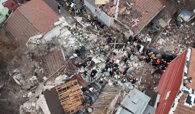 İstanbul Fatih’te bina çöktü!