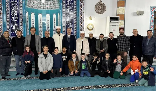 Kurra Hafız Metin Çakar İnegöl’de Teravih Programına Katıldı