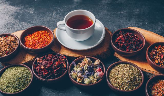 İftar Sonrası Şişkinliği Alan ve Rahat Uyutan 5 Bitki Çayı